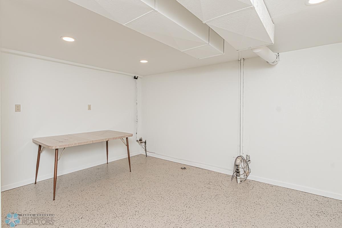 2302 19 1_2 St S, Moorhead, MN 56560-07.jpg