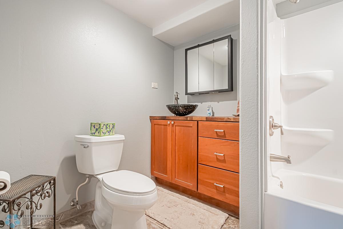 2302 19 1_2 St S, Moorhead, MN 56560-09.jpg