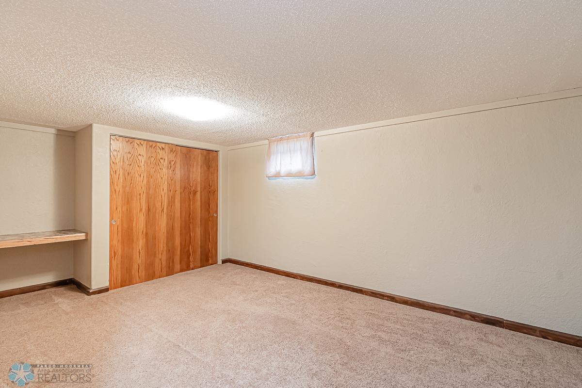 2302 19 1_2 St S, Moorhead, MN 56560-05.jpg