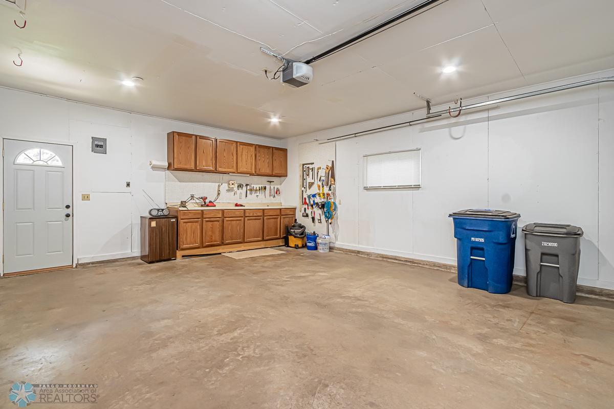 2302 19 1_2 St S, Moorhead, MN 56560-30.jpg