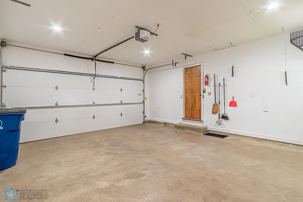 2302 19 1_2 St S, Moorhead, MN 56560-31.jpg