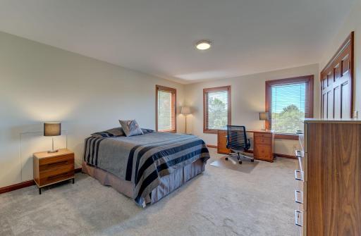 956 Hunters Point Lane SW, Rochester, MN 55902
