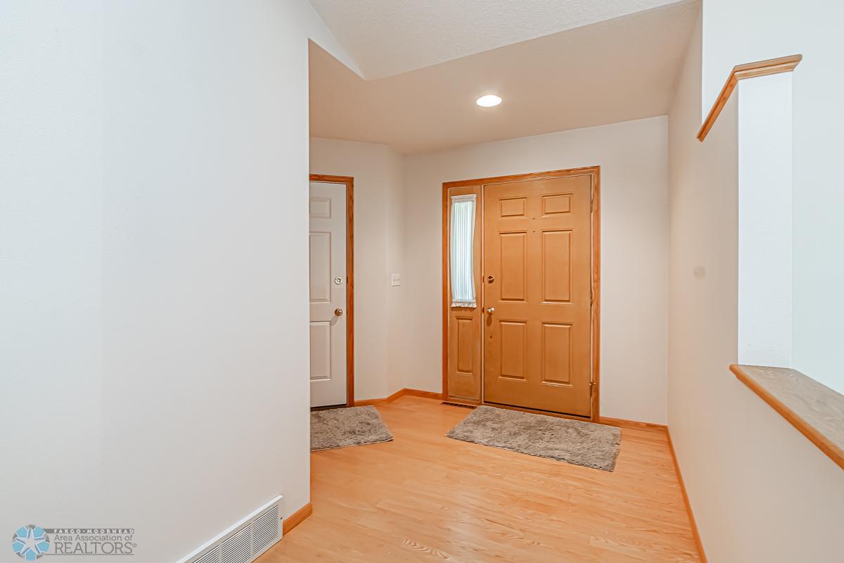 3115 37 1_2 Ave S, Fargo, ND-01.jpg
