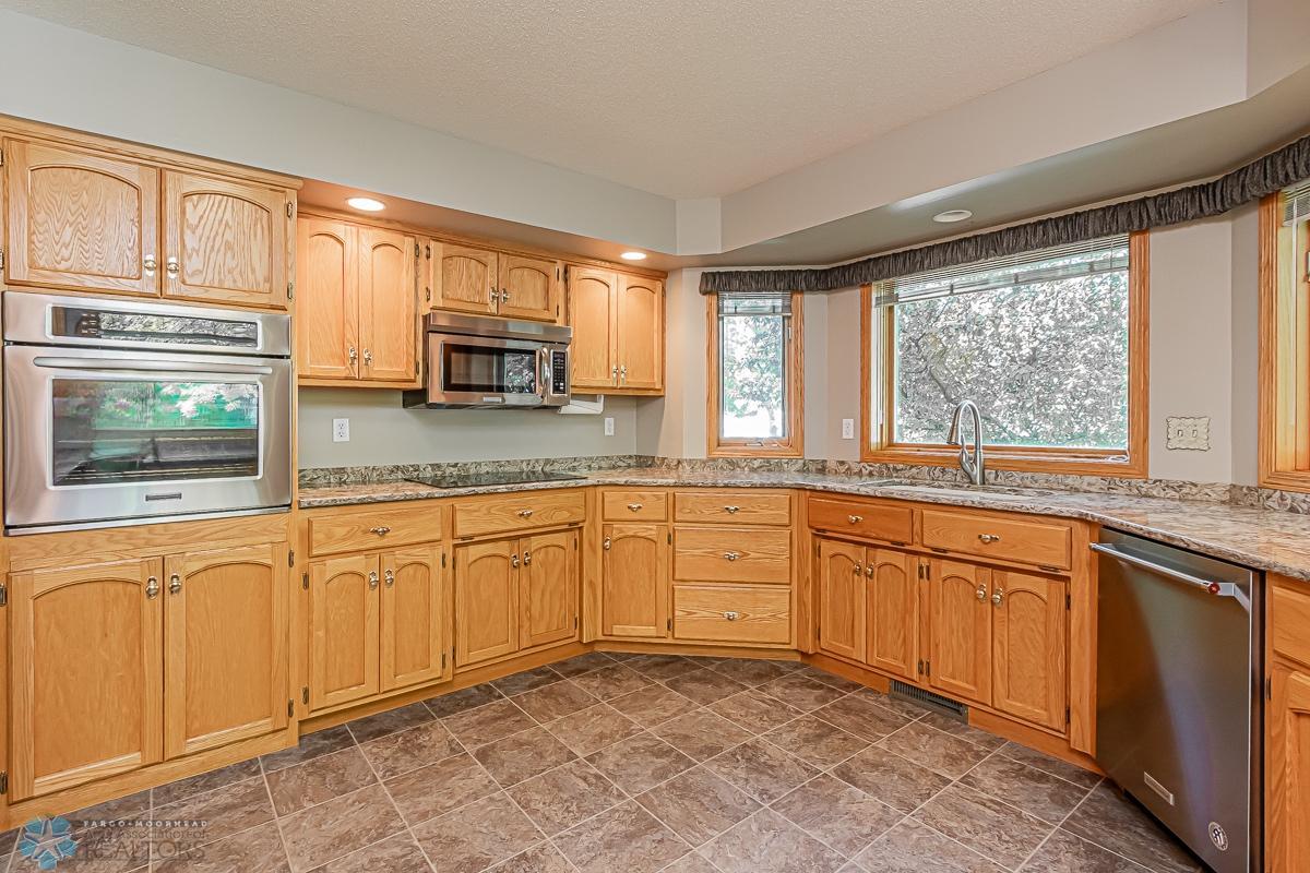 3115 37 1_2 ave s, fargo, nd-10.jpg