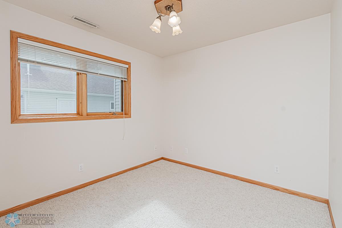 3115 37 1_2 Ave S, Fargo, ND-23.jpg