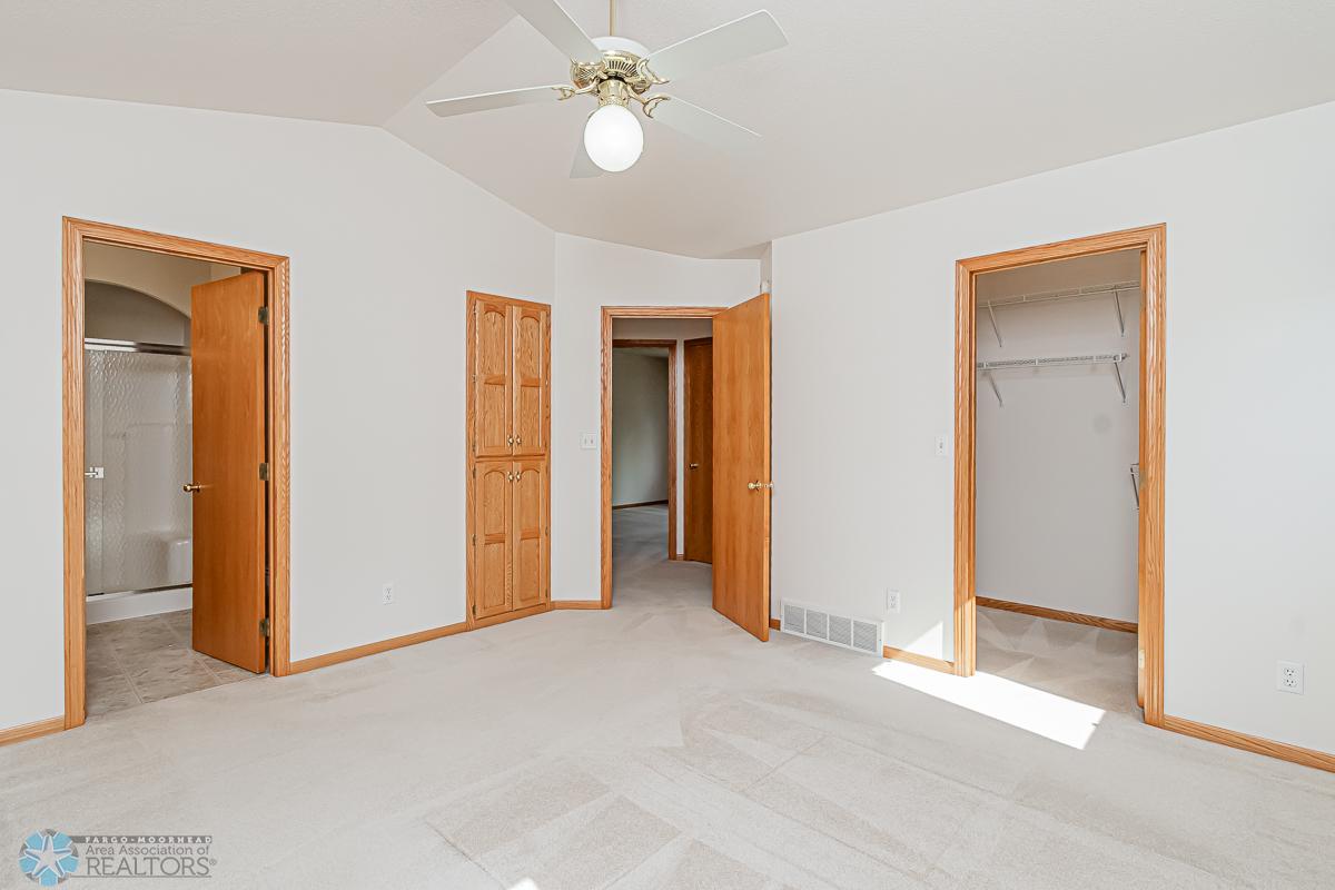 3115 37 1_2 Ave S, Fargo, ND-15.jpg