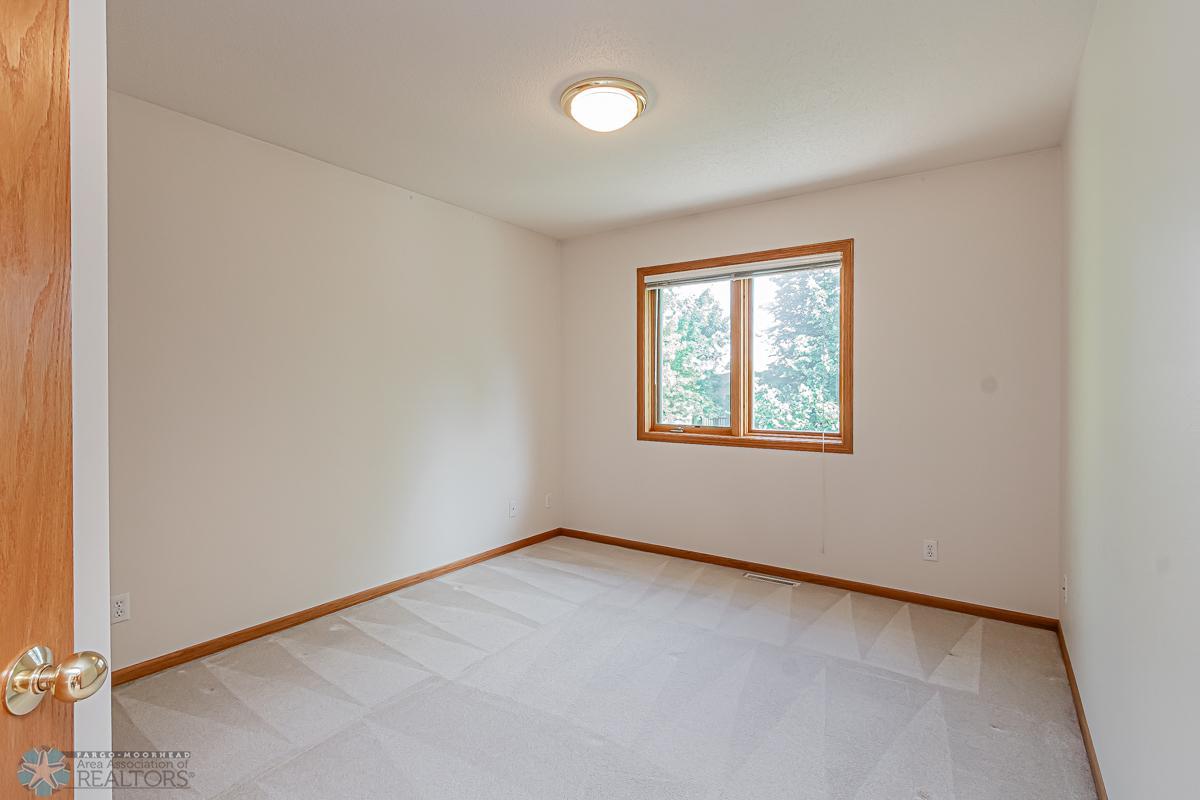 3115 37 1_2 Ave S, Fargo, ND-12.jpg