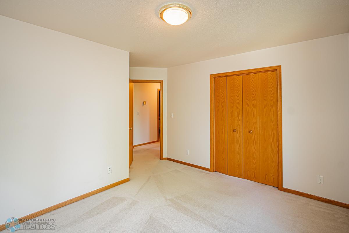 3115 37 1_2 Ave S, Fargo, ND-34-36.jpg