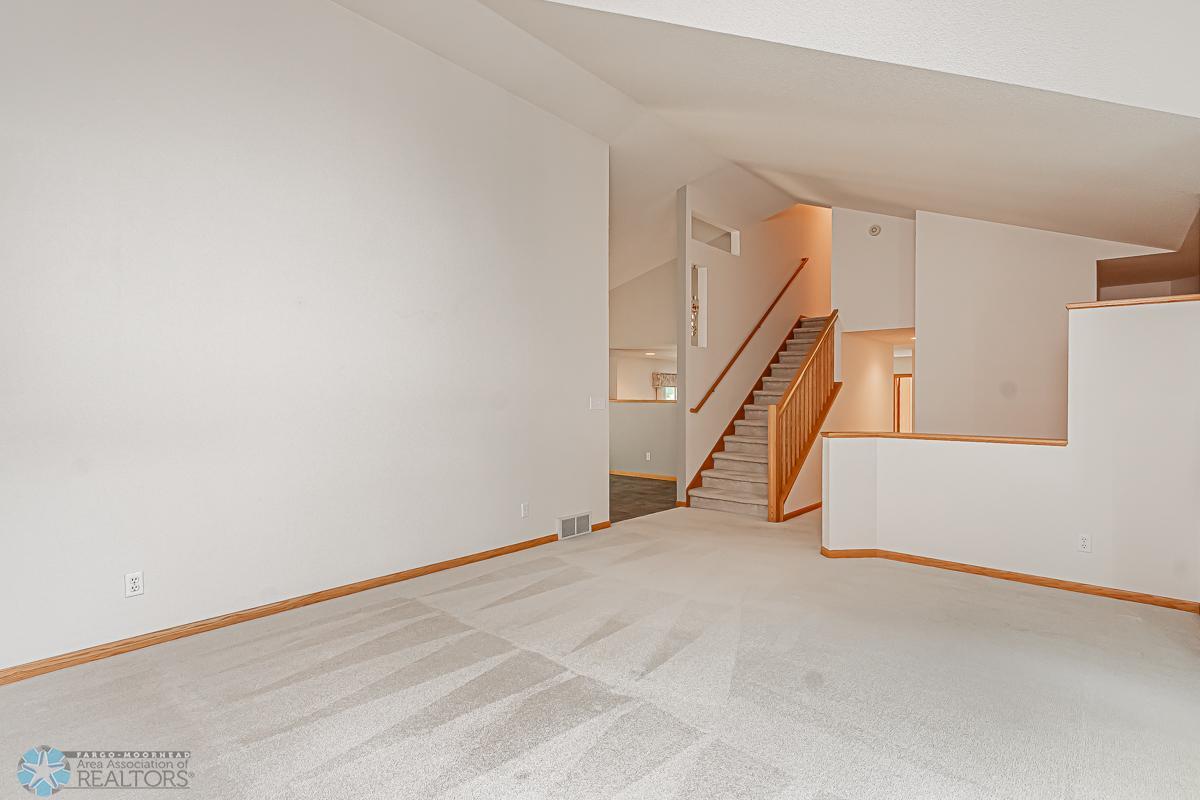 3115 37 1_2 Ave S, Fargo, ND-04.jpg
