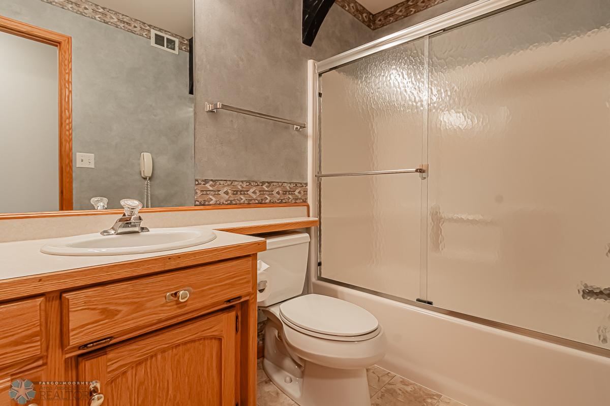 3115 37 1_2 Ave S, Fargo, ND-20.jpg