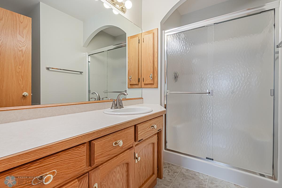 3115 37 1_2 Ave S, Fargo, ND-17.jpg