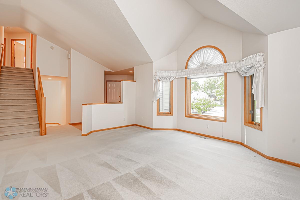 3115 37 1_2 Ave S, Fargo, ND-03.jpg