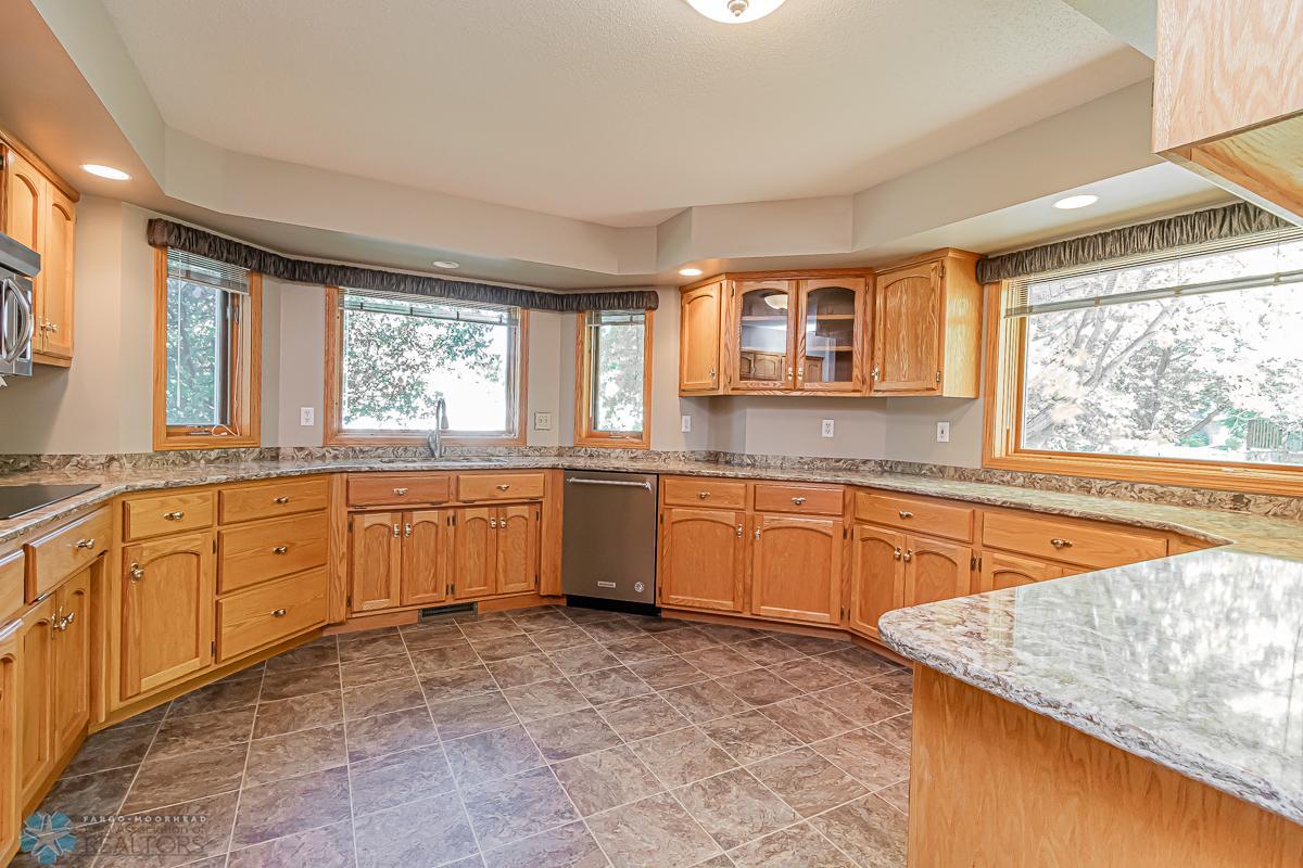 3115 37 1_2 Ave S, Fargo, ND-08.jpg