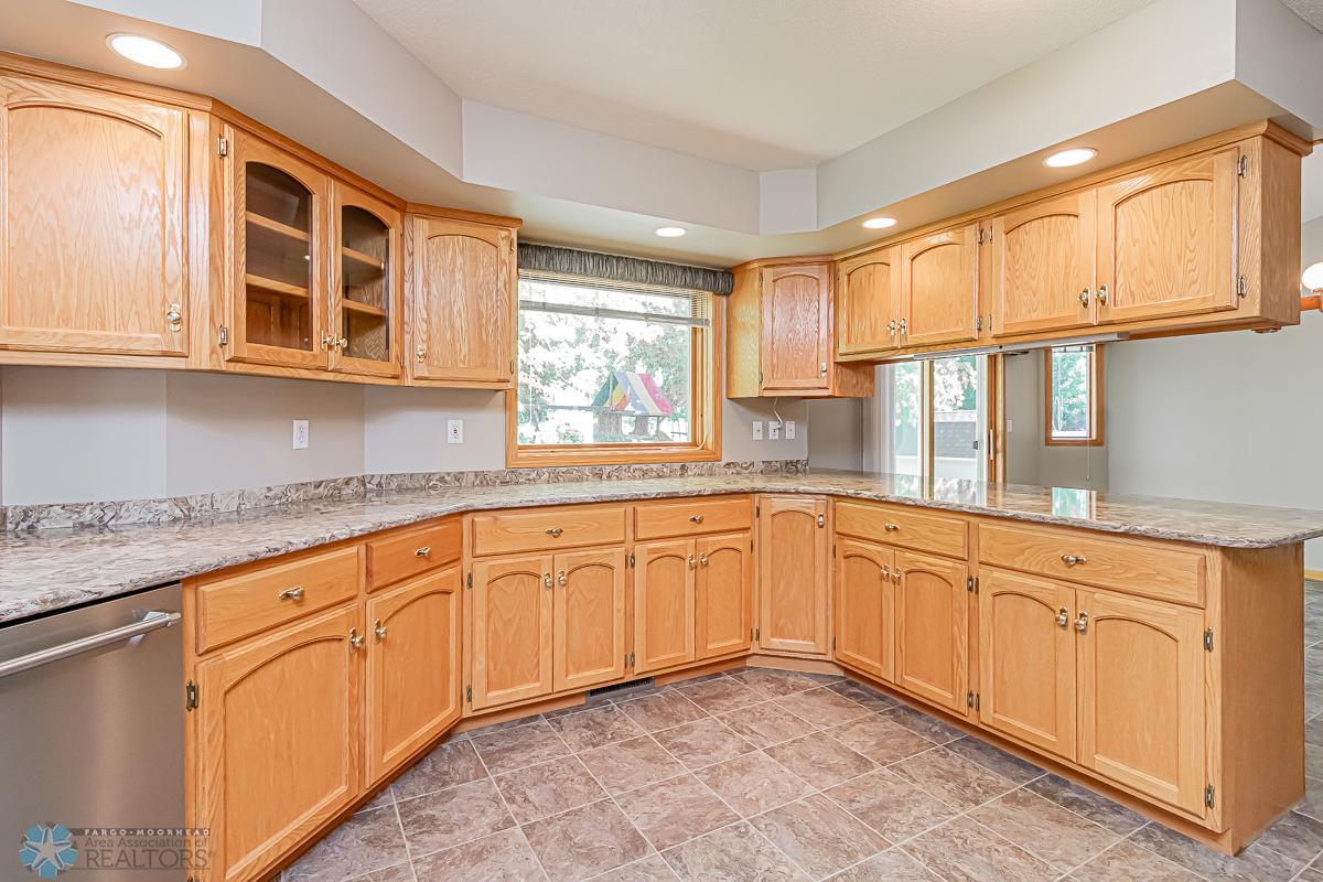 3115 37 1_2 Ave S, Fargo, ND-09.jpg