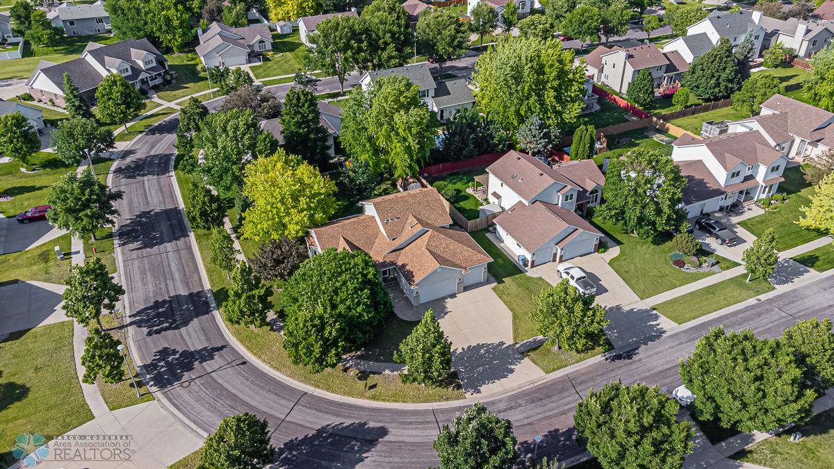 3115 37 1_2 Ave S, Fargo, ND-34-38.jpg