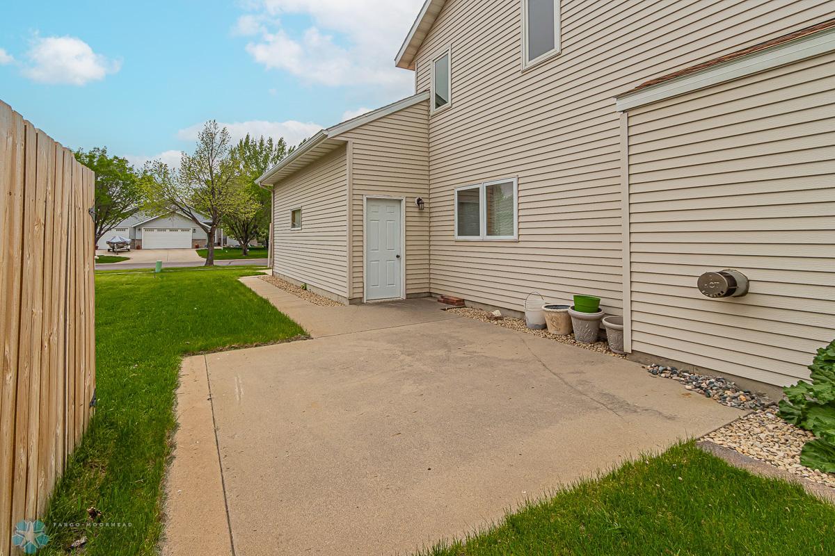 3115 37 1_2 Ave S, Fargo, ND-7.jpg