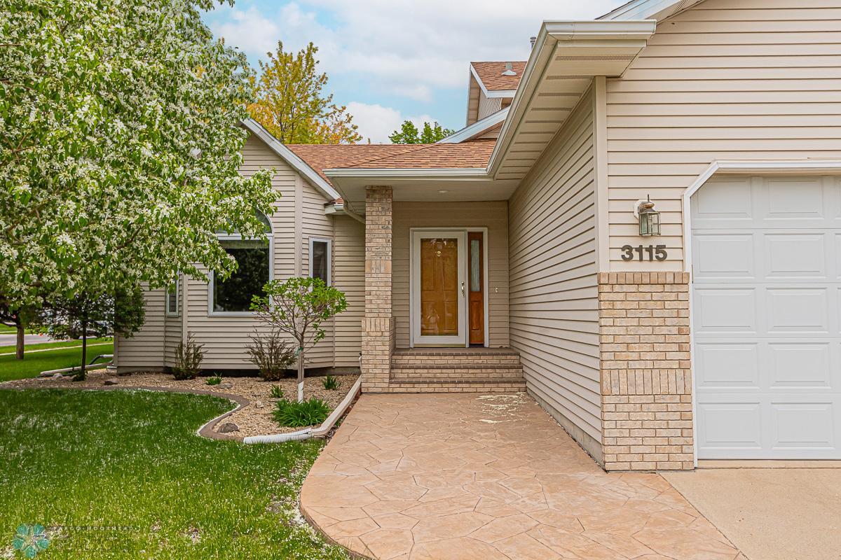 3115 37 1_2 Ave S, Fargo, ND-2.jpg