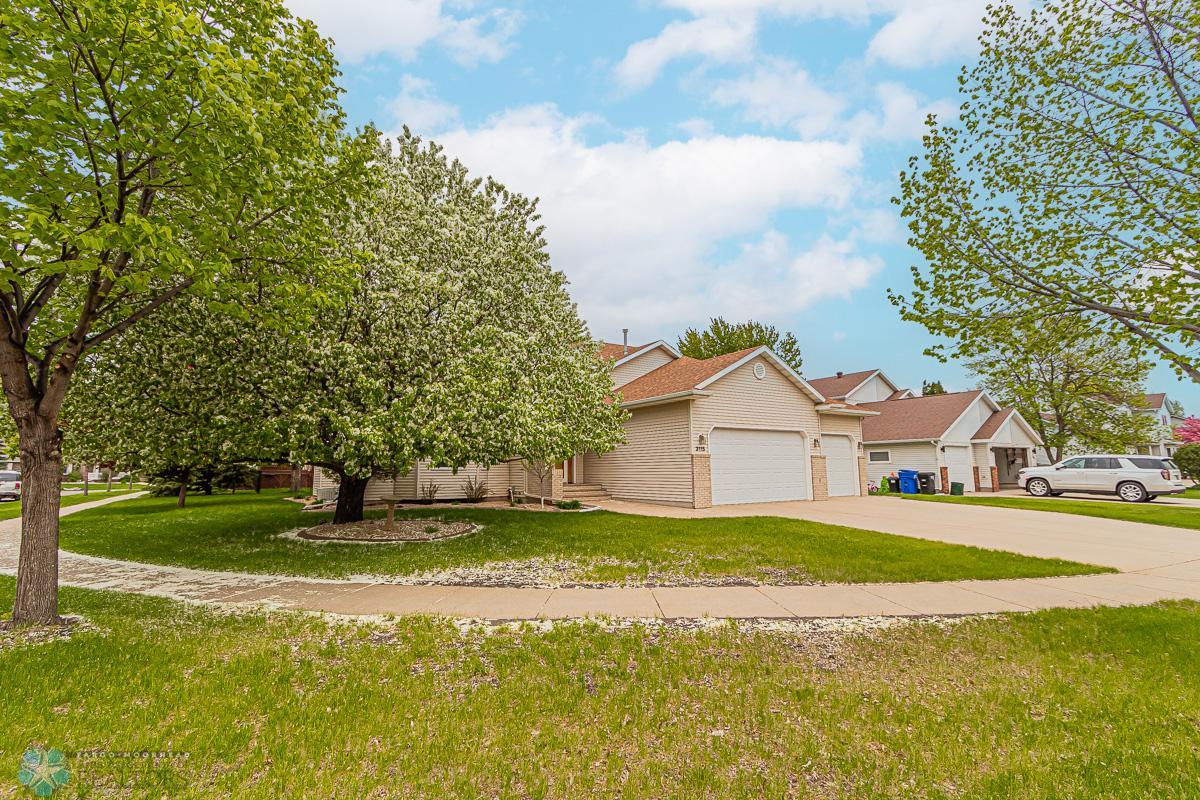3115 37 1_2 Ave S, Fargo, ND-3.jpg