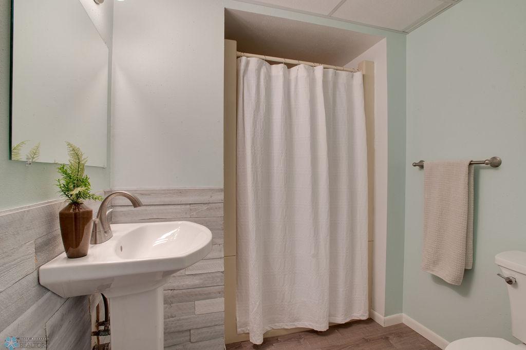 Lower level 3/4 bath