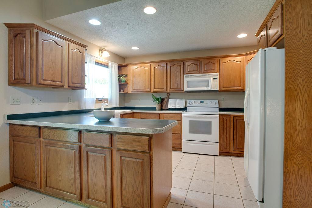 3719_RIVER_DR_STAGED-33.jpg
