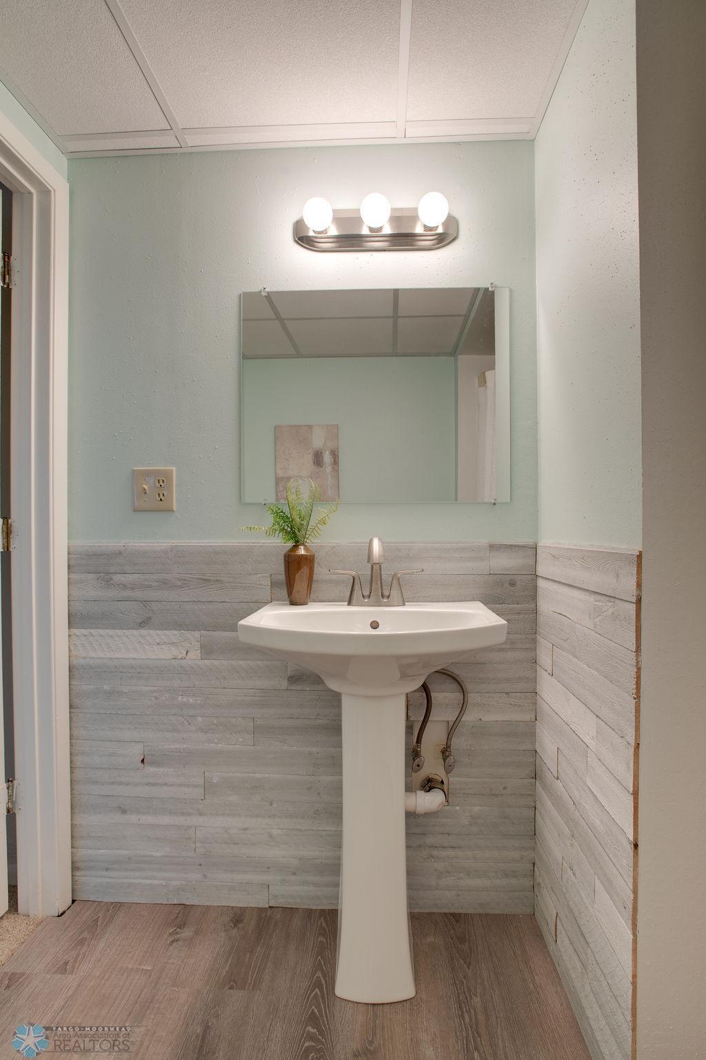 lower level 3/4 bath
