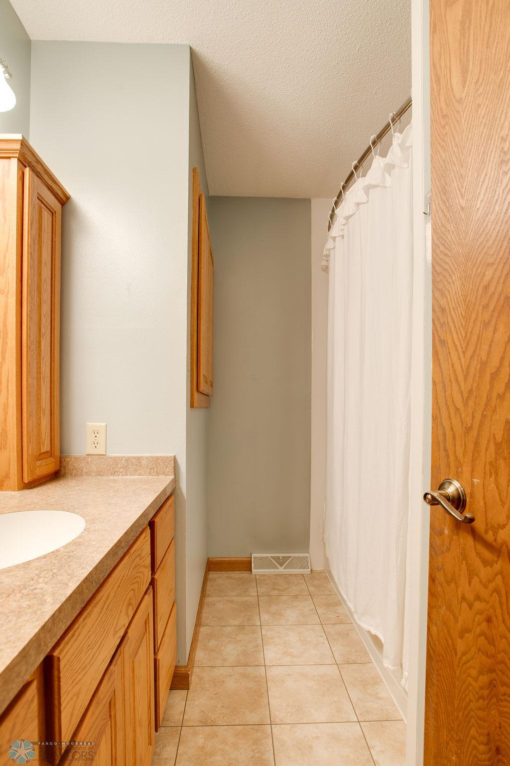 Upper level full bath