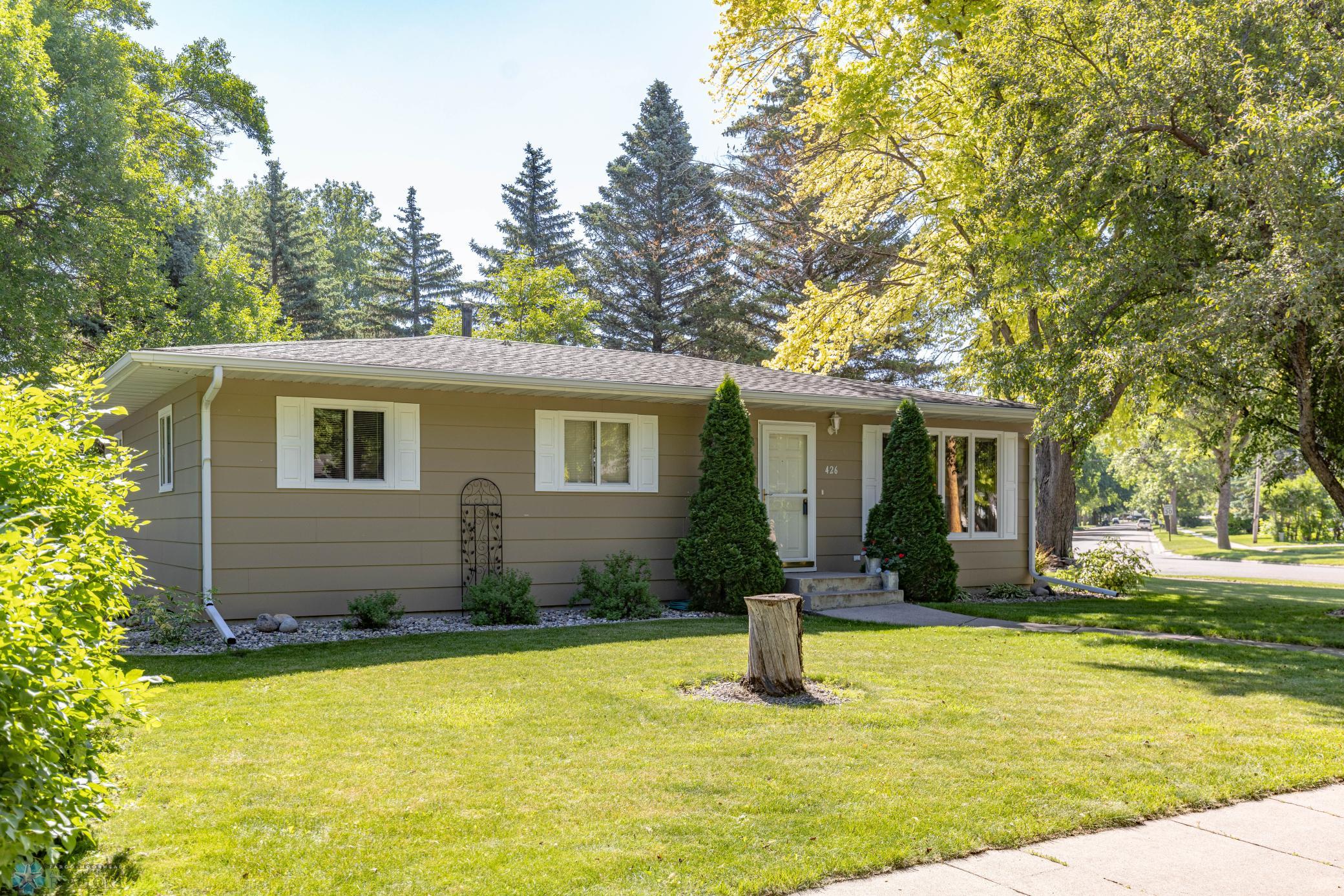 426 Oakway Moorhead-8.jpg