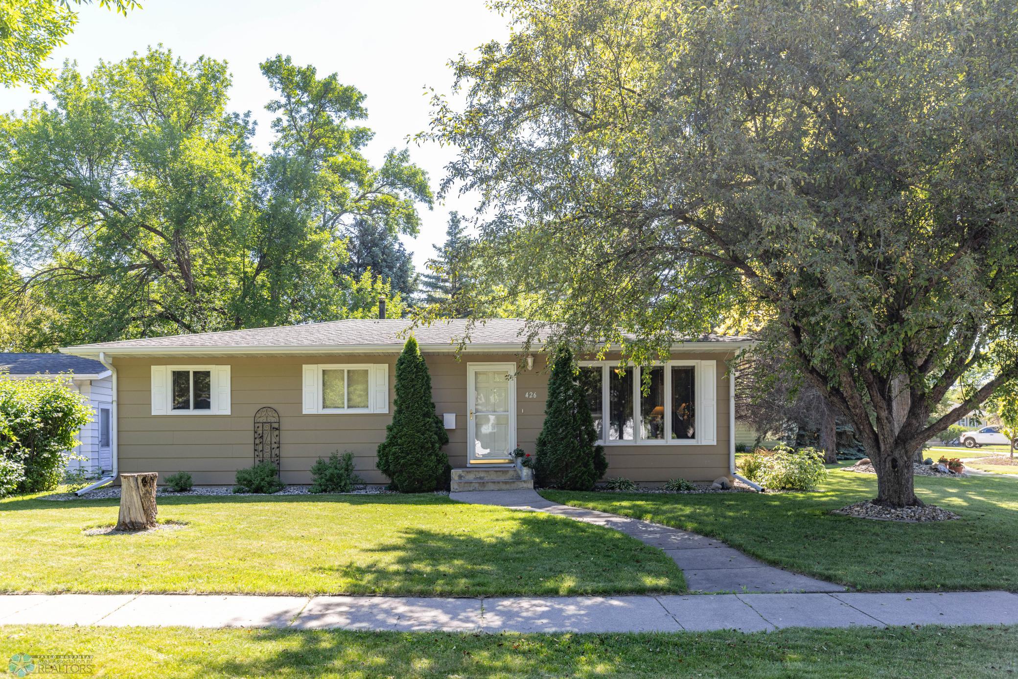 426 Oakway Moorhead-7.jpg