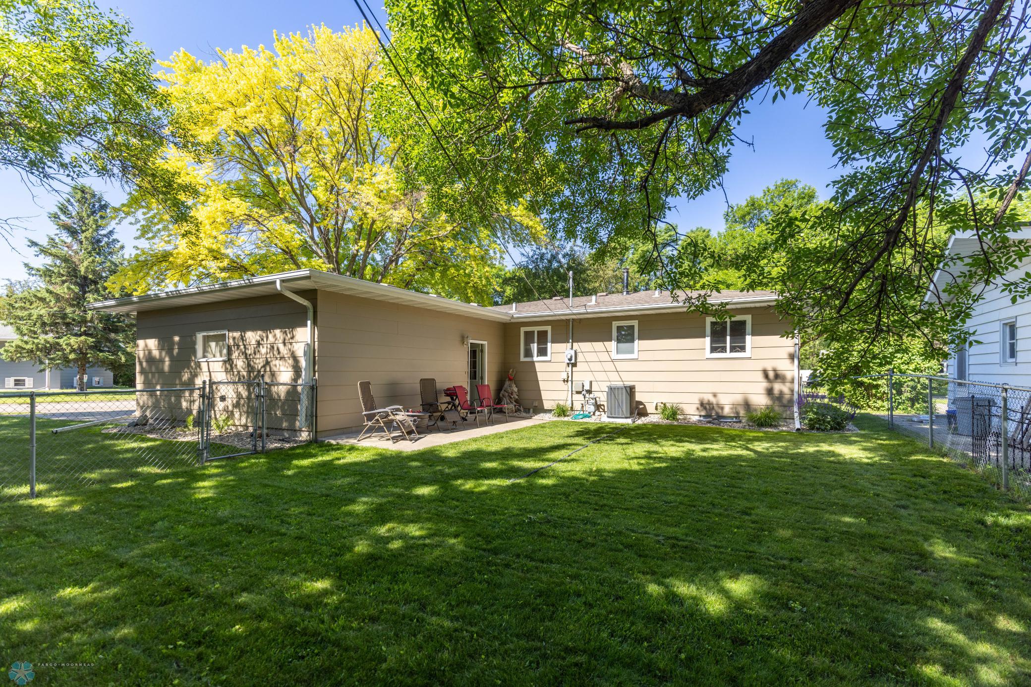 426 Oakway Moorhead-2.jpg