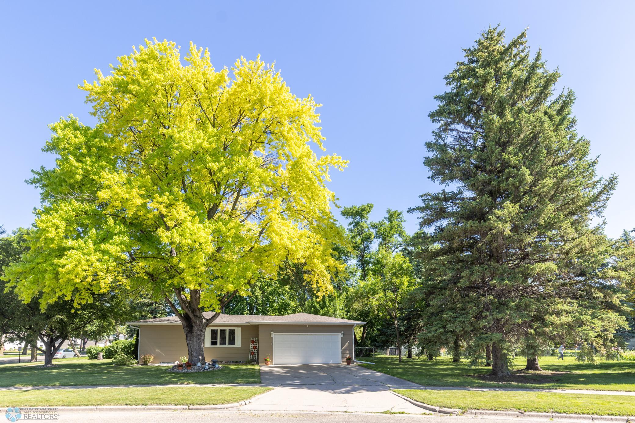 426 Oakway Moorhead-5.jpg