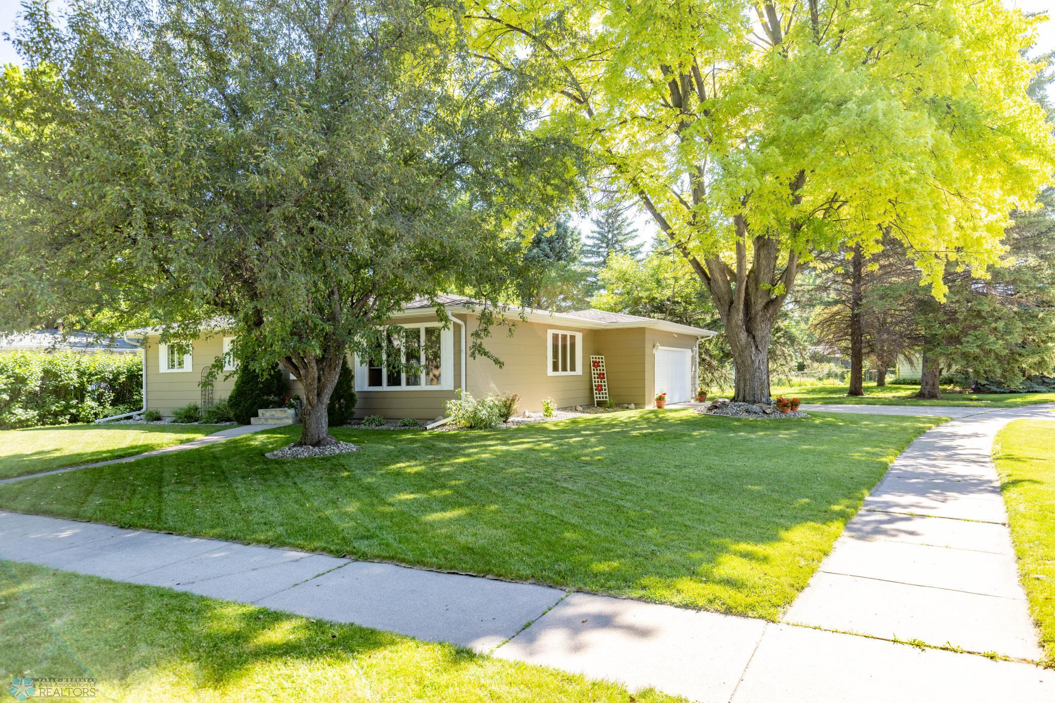 426 Oakway Moorhead-10.jpg