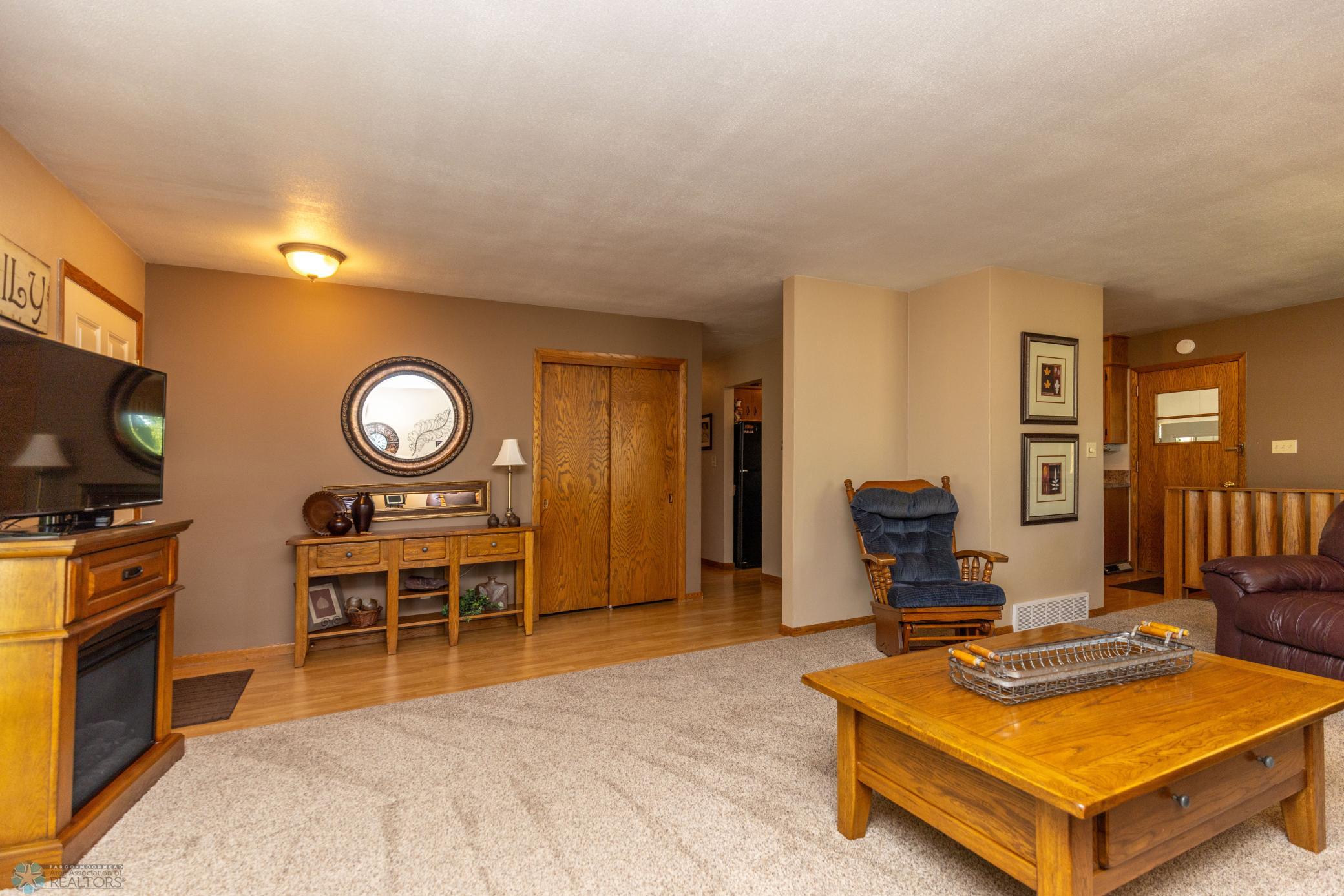 426 Oakway Moorhead-12.jpg