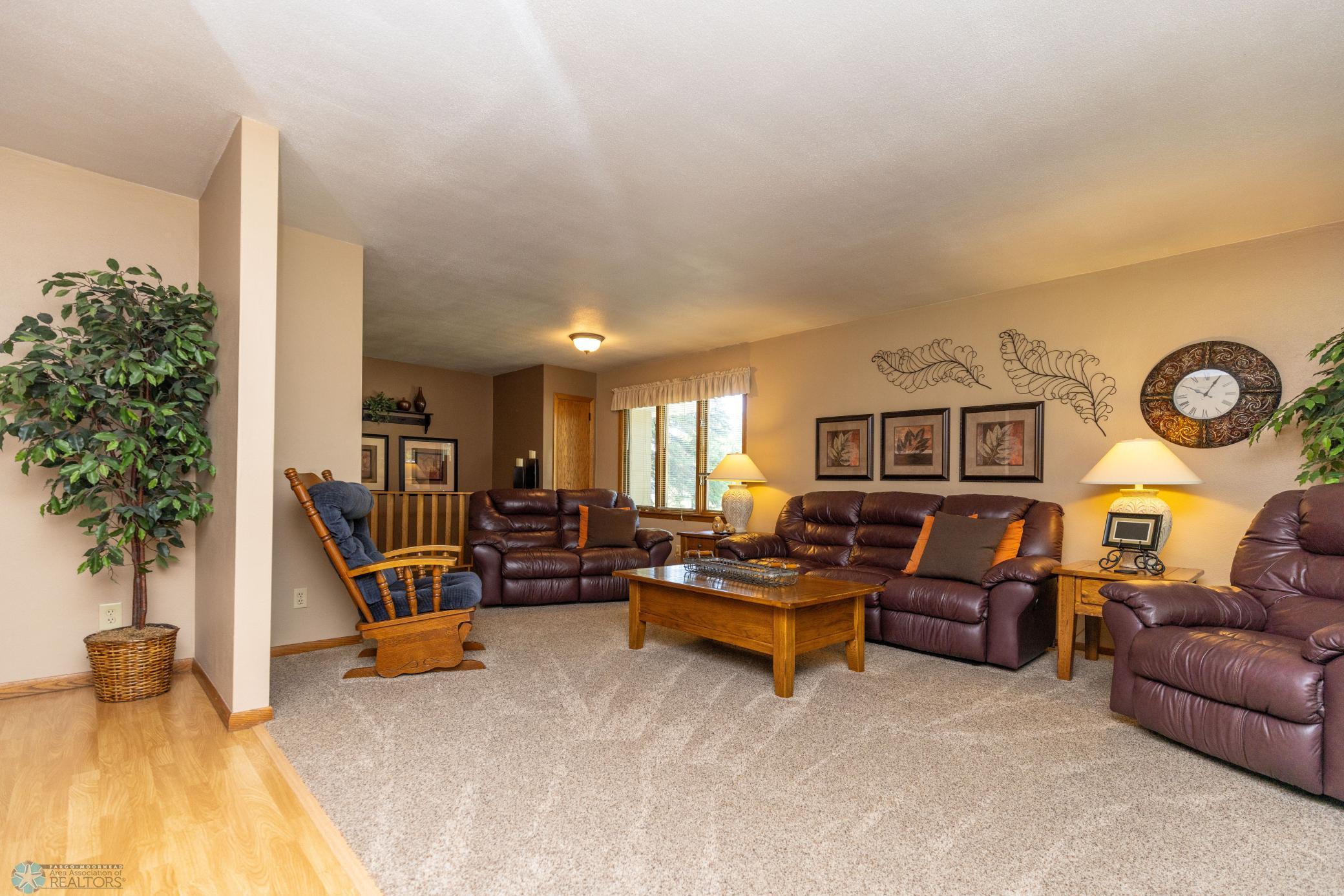 426 Oakway Moorhead-11.jpg
