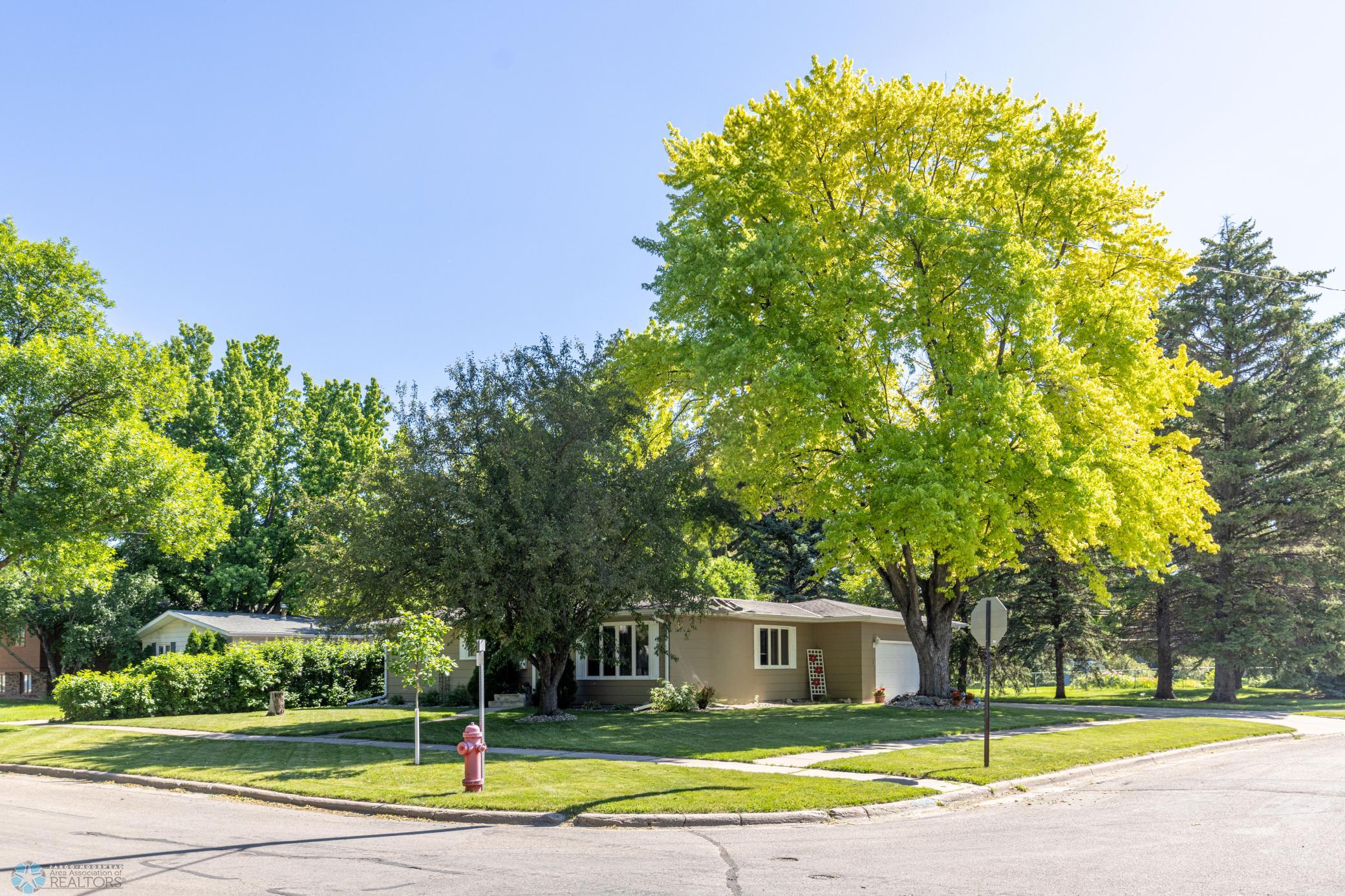 426 Oakway Moorhead-9.jpg
