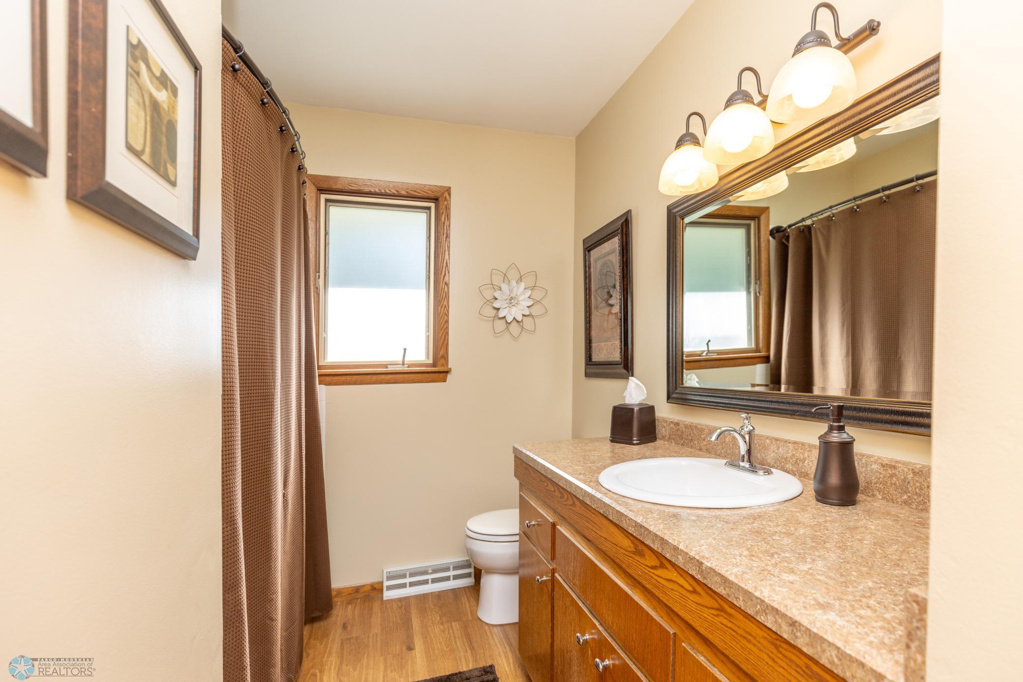 426 Oakway Moorhead-17.jpg