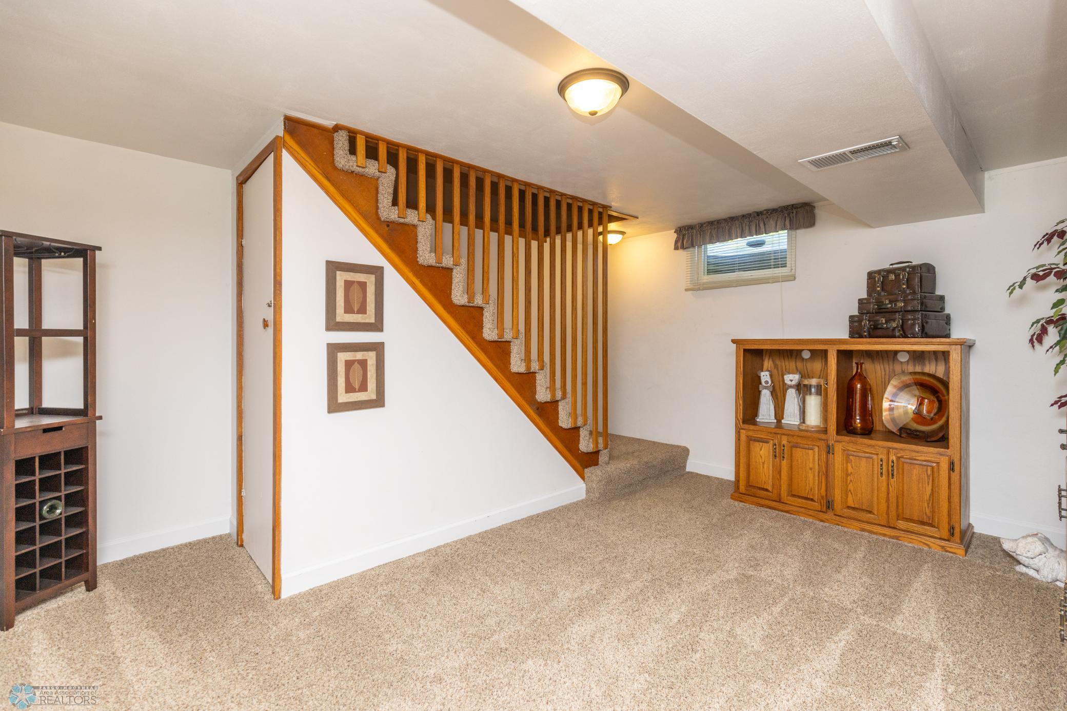 426 Oakway Moorhead-25.jpg