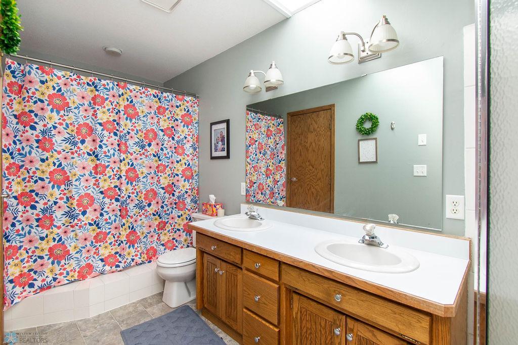 Bathroom 2- Upper Level Hollywood Bathroom