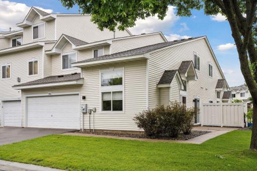 8986 Sawgrass Glen, Maple Grove, MN 55311