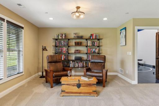 15 Monarch Lane, North Oaks, MN 55127