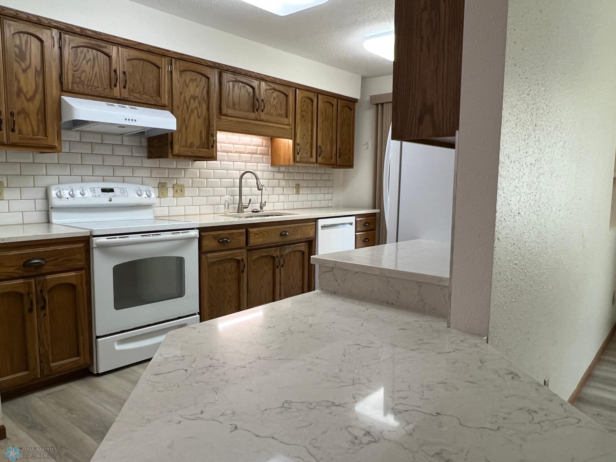 New backsplash and quartz countertops