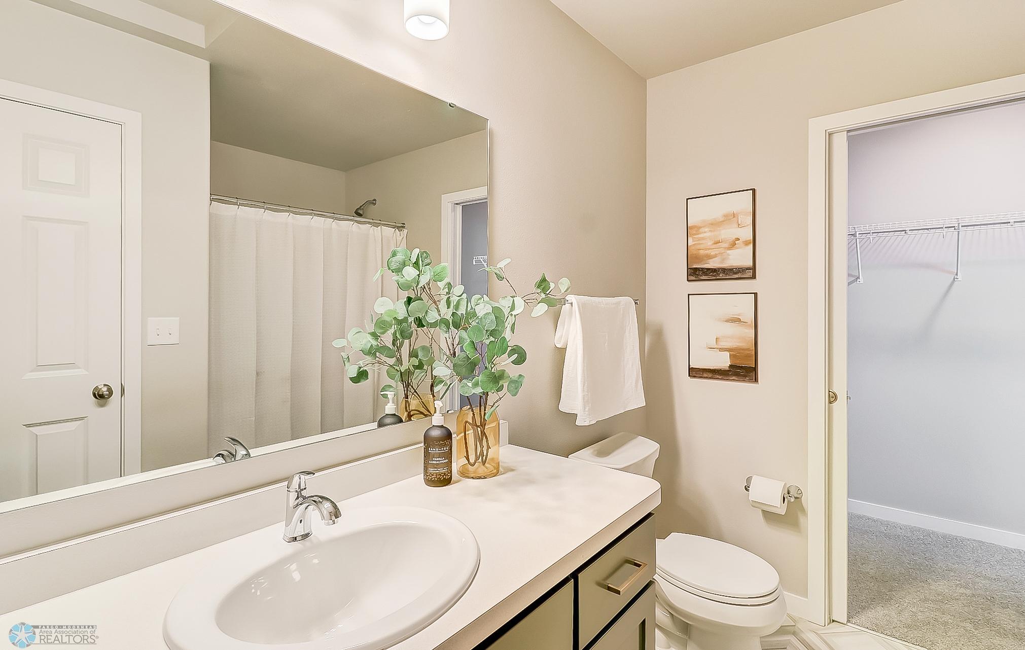 Bathroom1_1.jpg