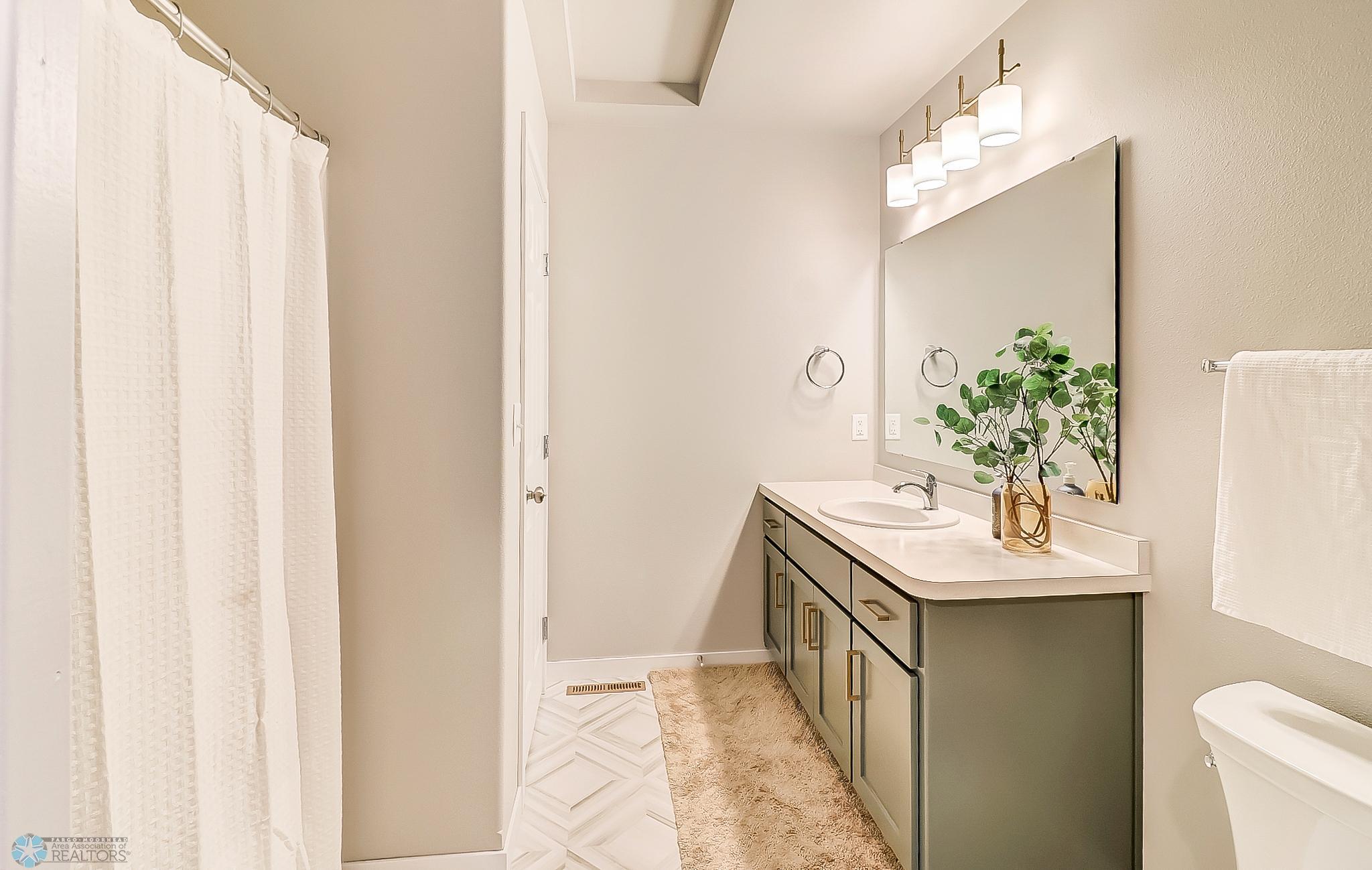 Bathroom1_0.jpg