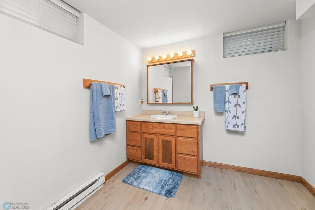 3/4 bath w/new flooring