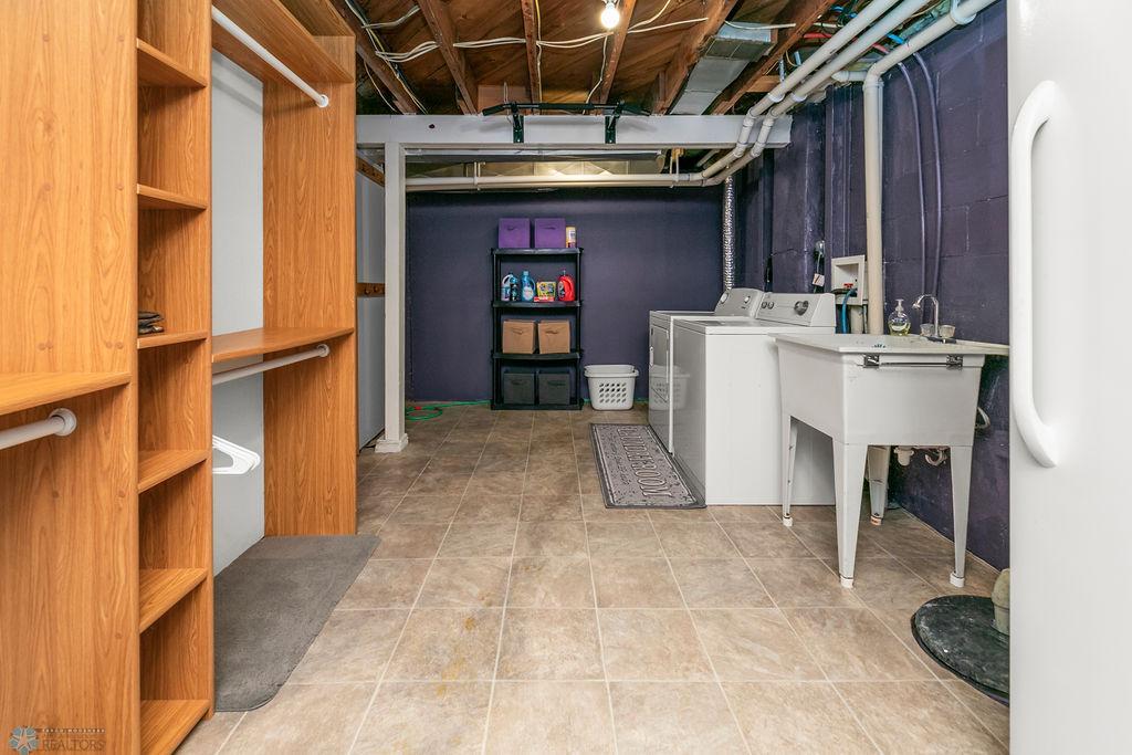 Laundry room w/built in shelving