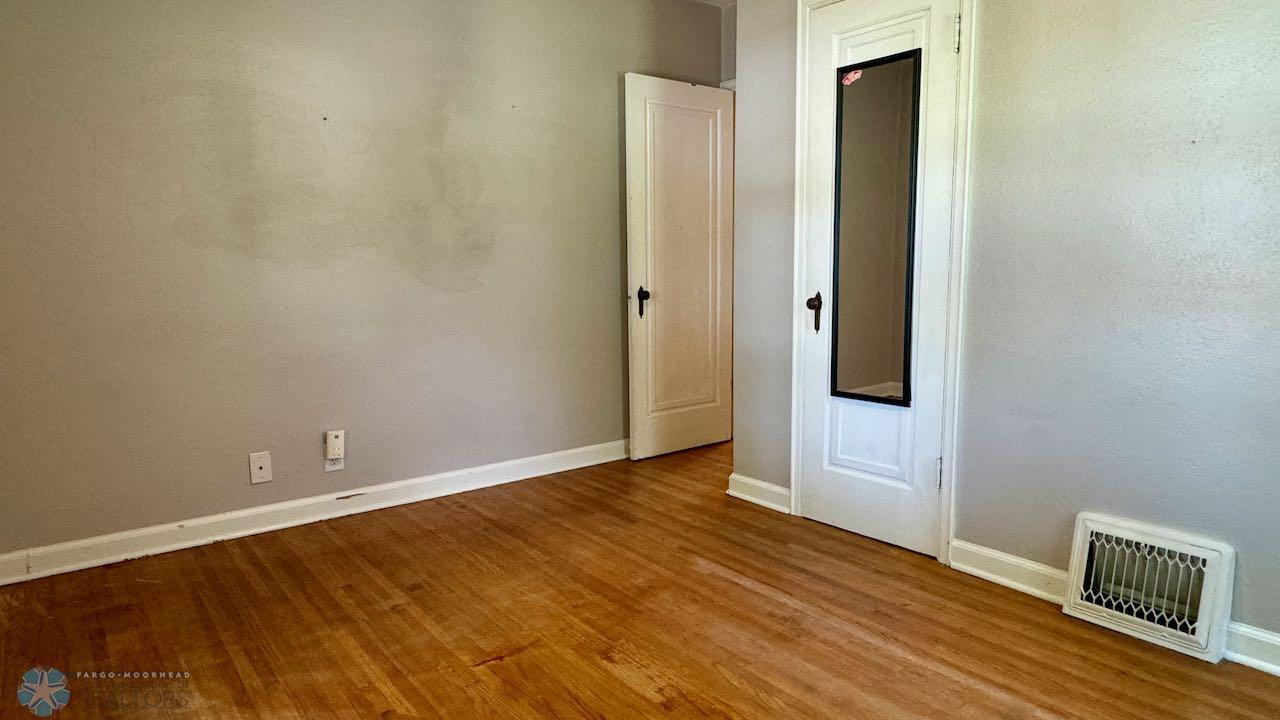 (16) Primary Bedroom.jpeg
