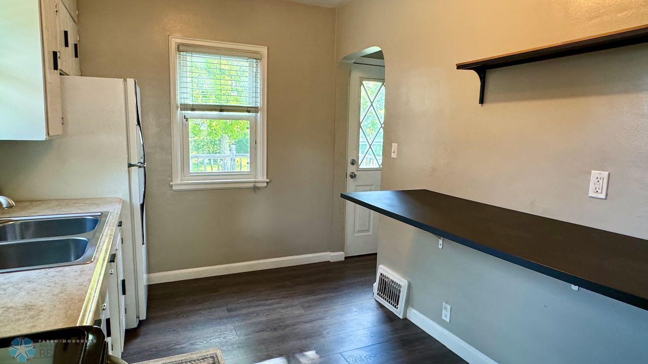 (6) Kitchen.jpeg