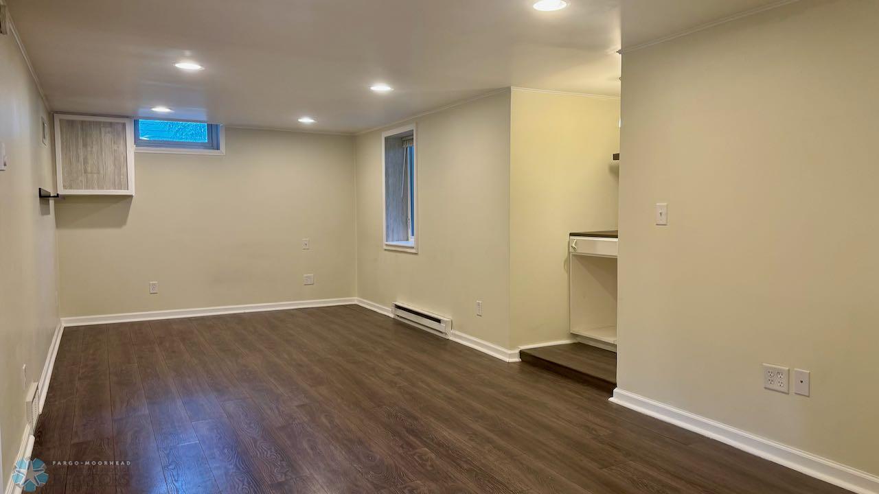 (20) Family Room.jpeg