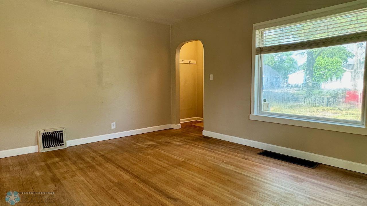 (12) Living Room.jpeg