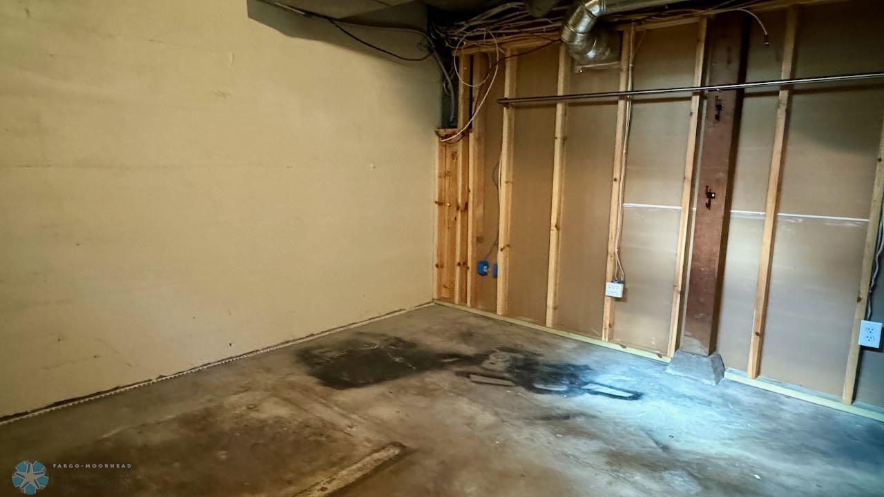(26) Storage in Basement.jpeg