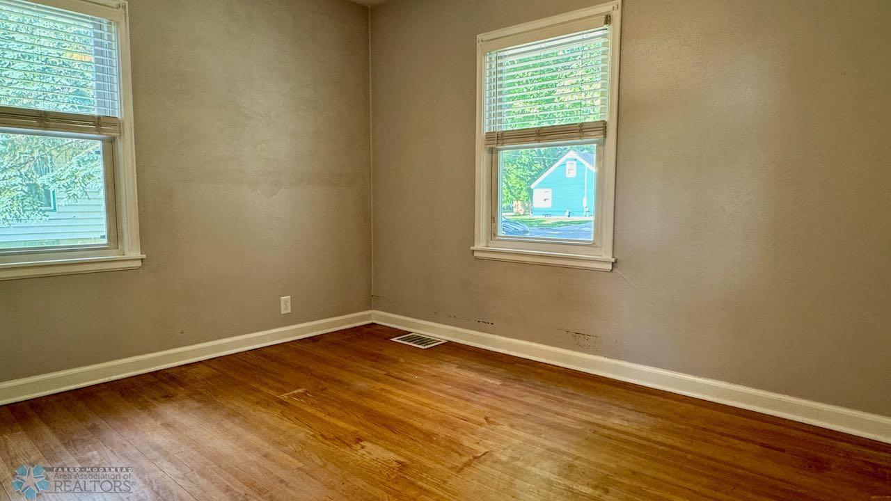 (15) Primary Bedroom.jpeg